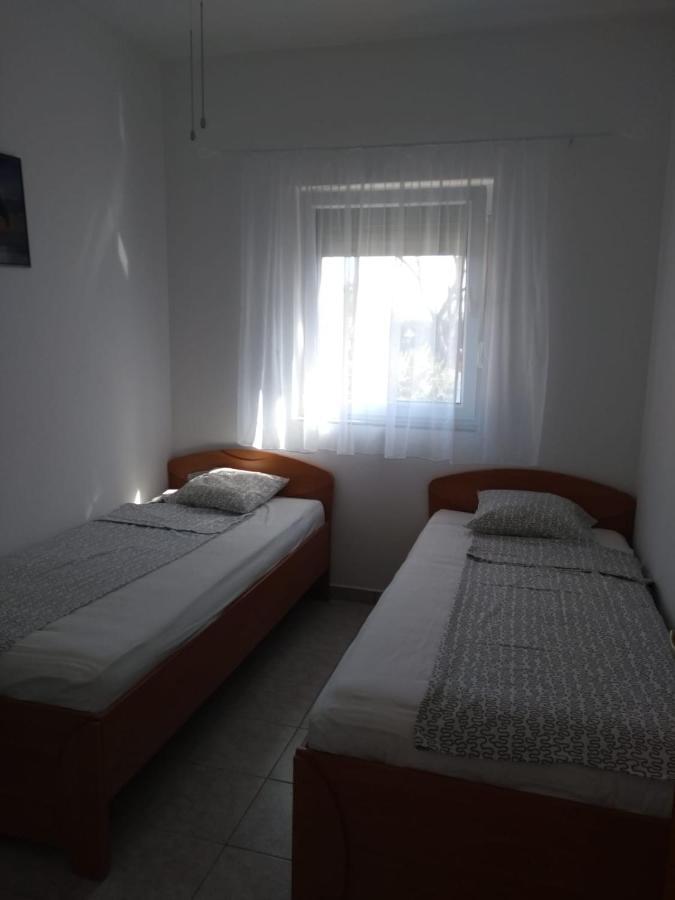 Apartments Matkovic Vir Eksteriør bilde