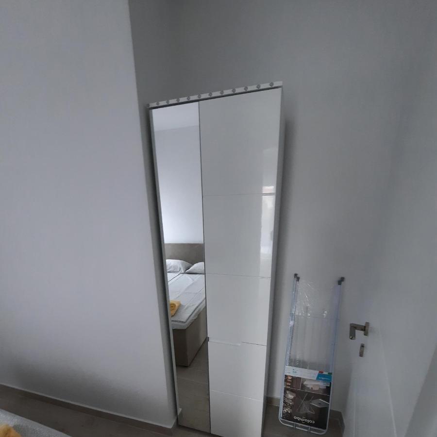 Apartments Matkovic Vir Eksteriør bilde