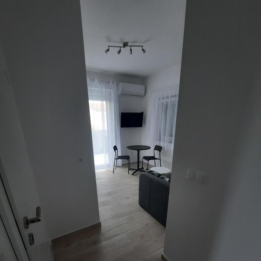Apartments Matkovic Vir Eksteriør bilde