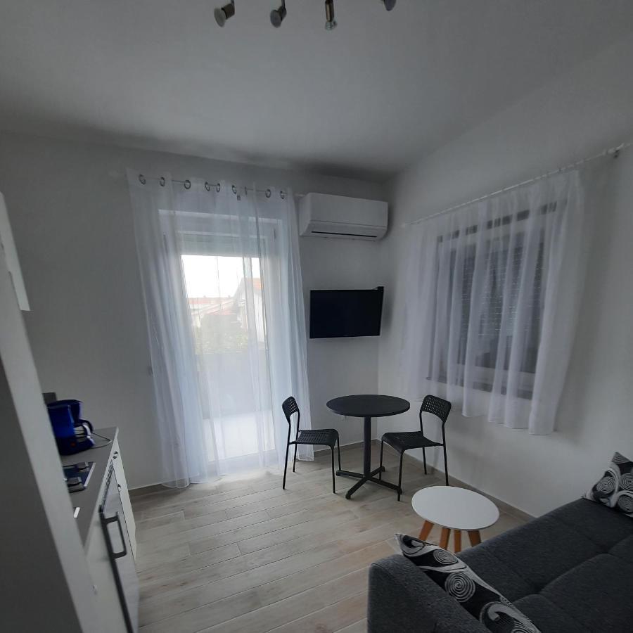 Apartments Matkovic Vir Eksteriør bilde