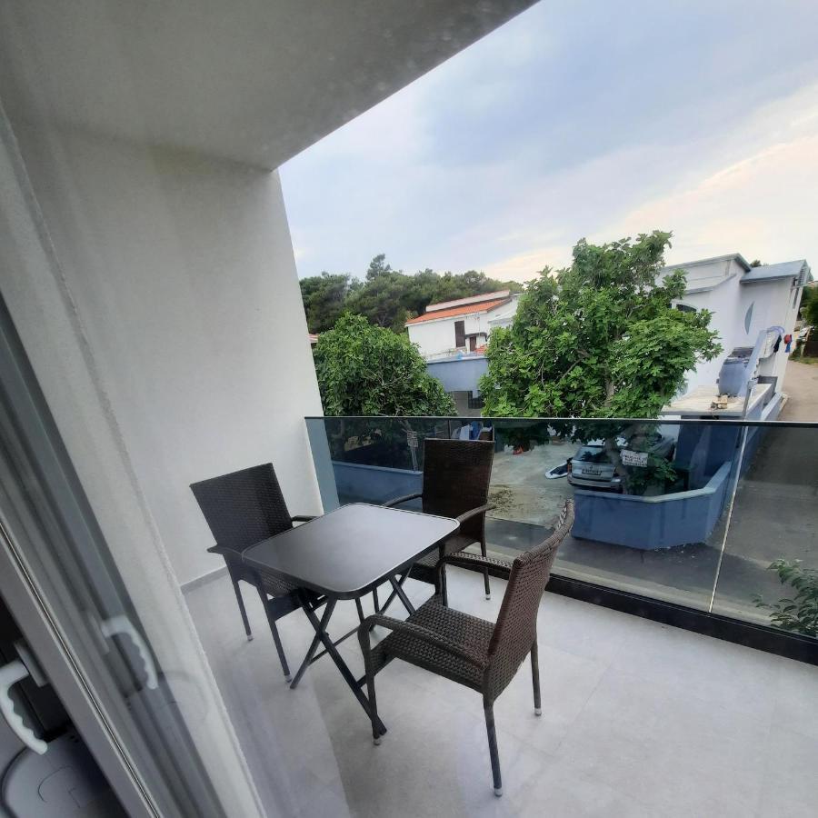 Apartments Matkovic Vir Eksteriør bilde