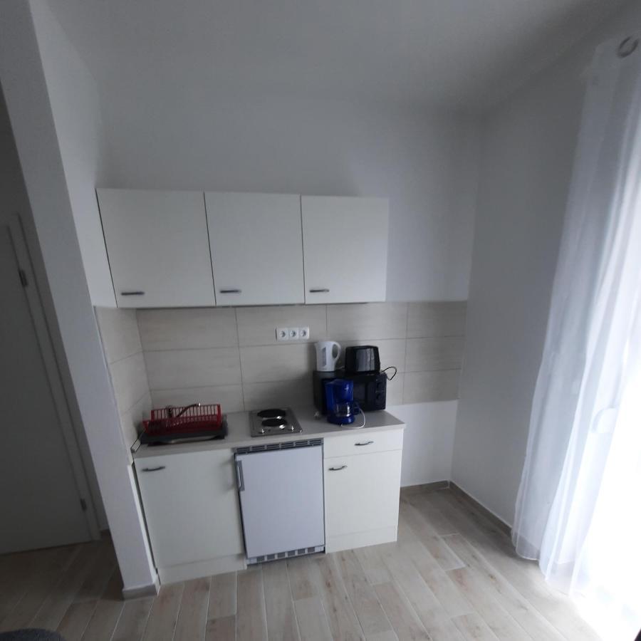 Apartments Matkovic Vir Eksteriør bilde