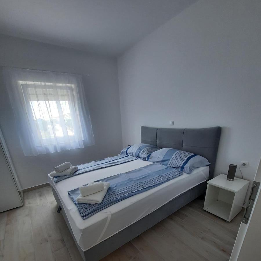 Apartments Matkovic Vir Eksteriør bilde