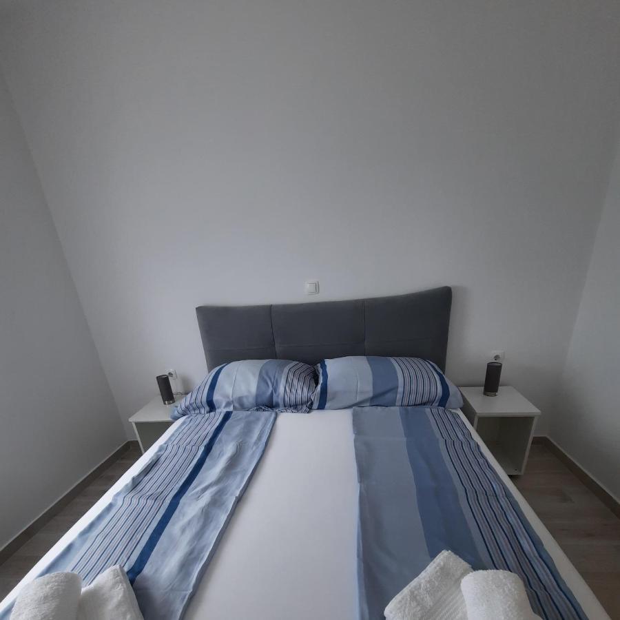 Apartments Matkovic Vir Eksteriør bilde