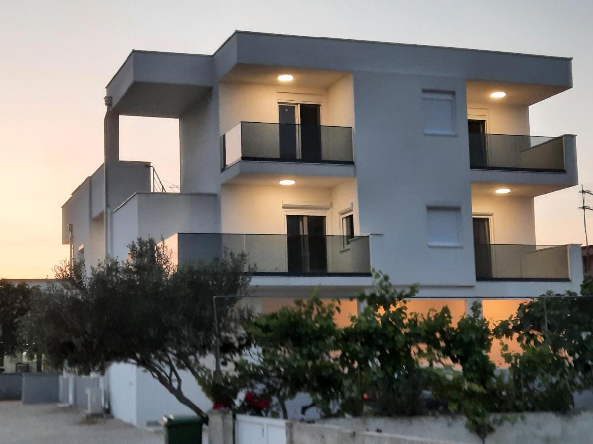 Apartments Matkovic Vir Eksteriør bilde