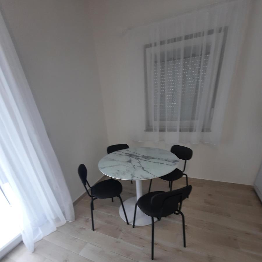 Apartments Matkovic Vir Eksteriør bilde