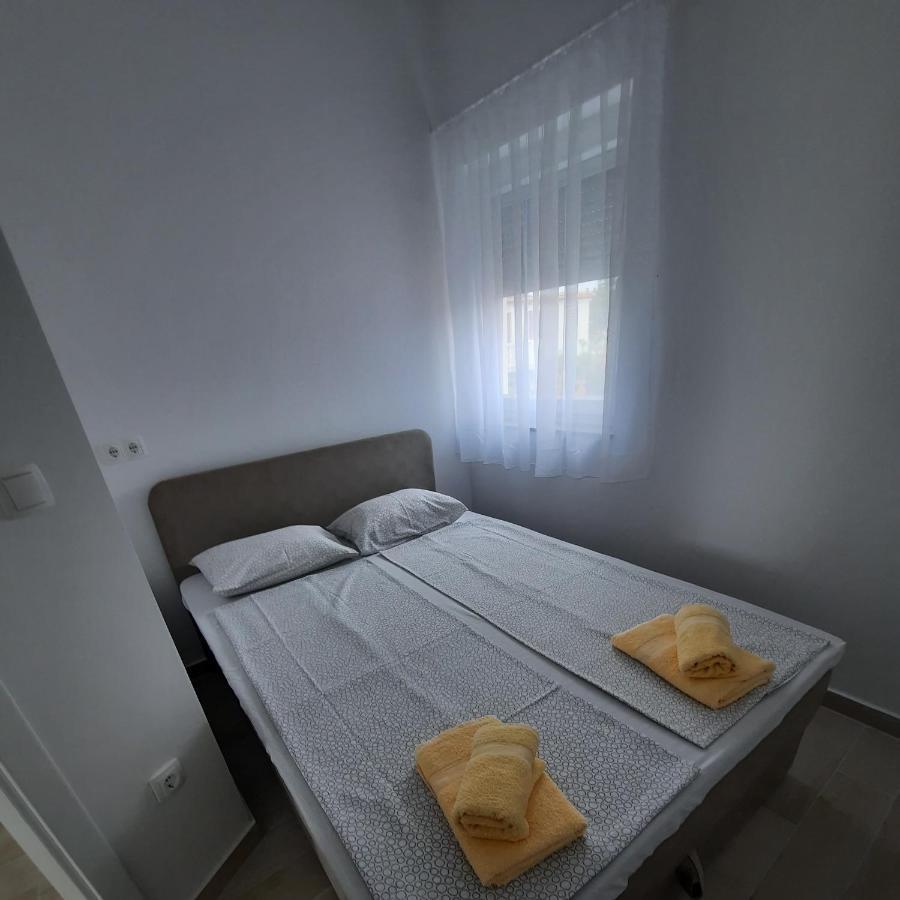Apartments Matkovic Vir Eksteriør bilde