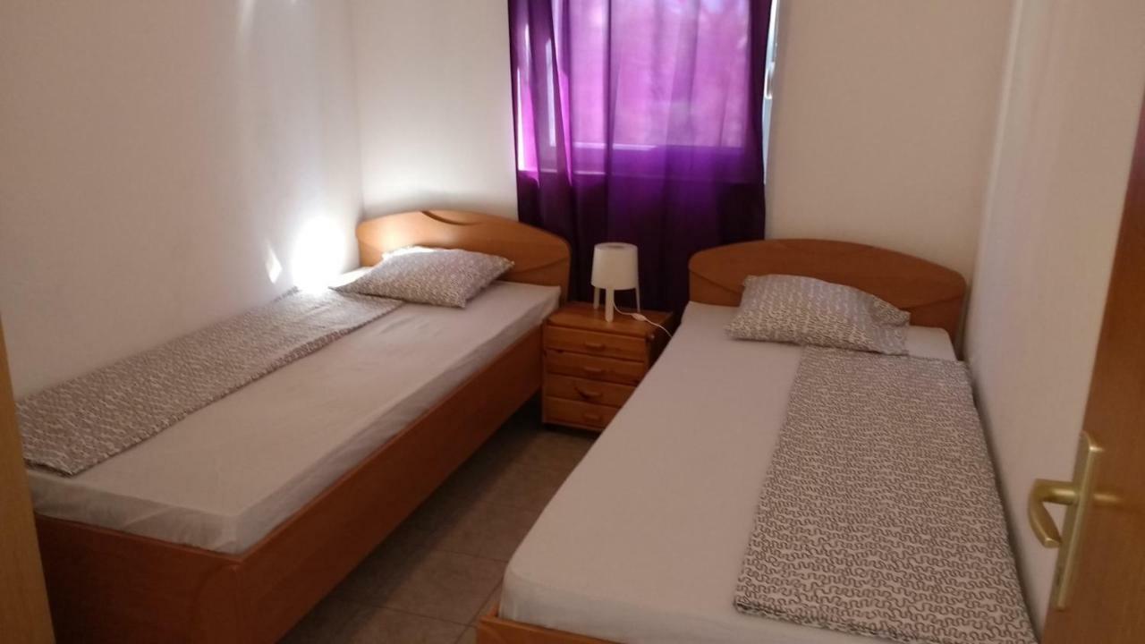 Apartments Matkovic Vir Eksteriør bilde